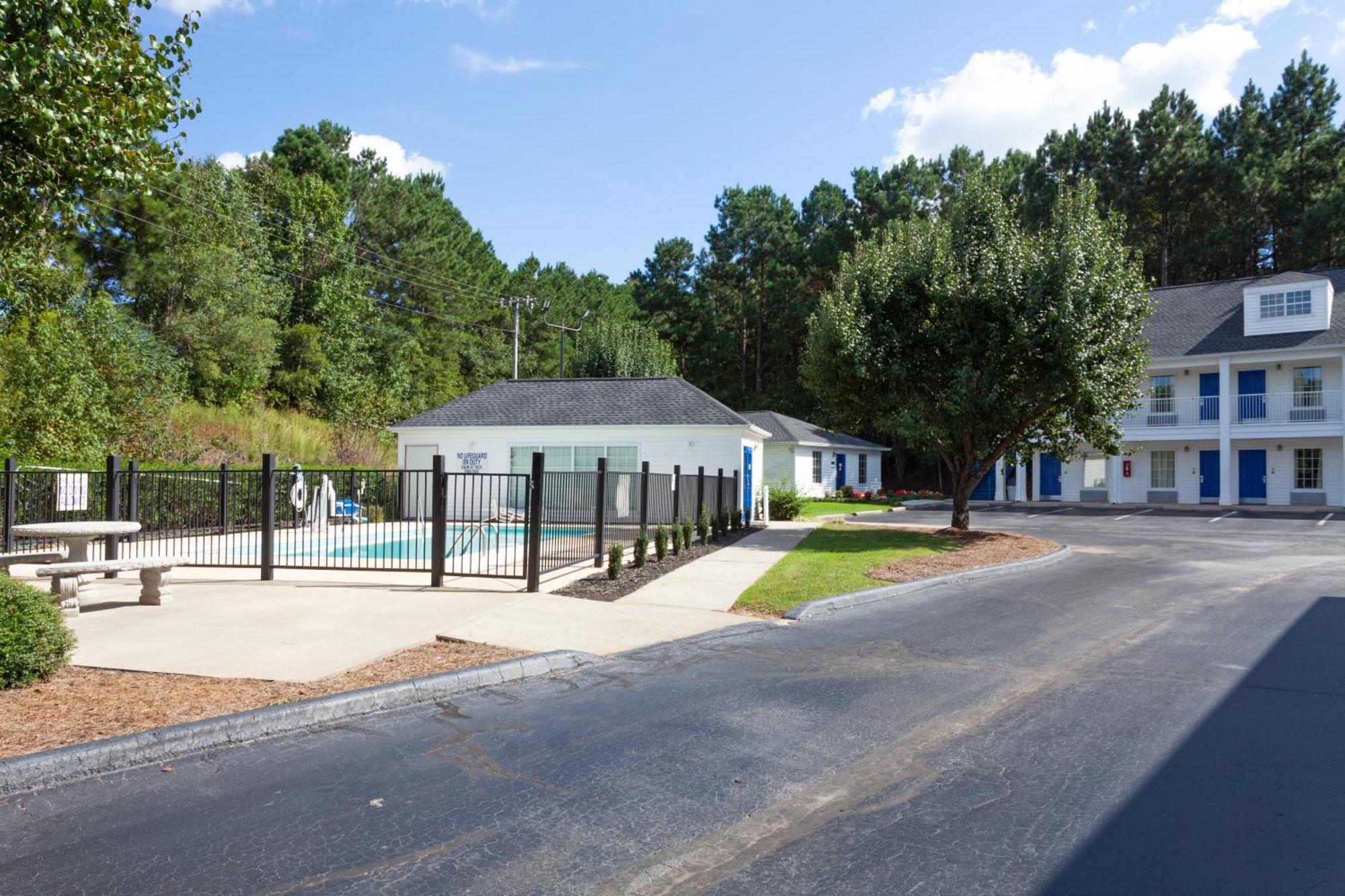 Baymont By Wyndham Greenwood Exterior foto